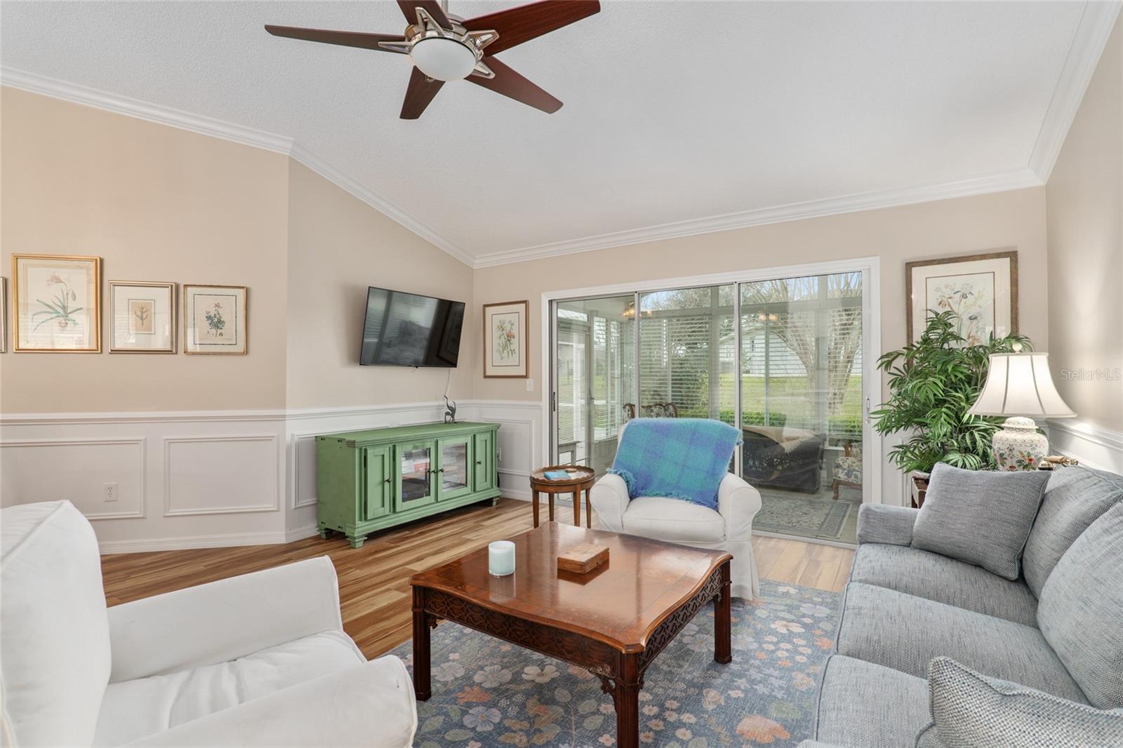 Image 16 of 79 For 2318 50th Avenue