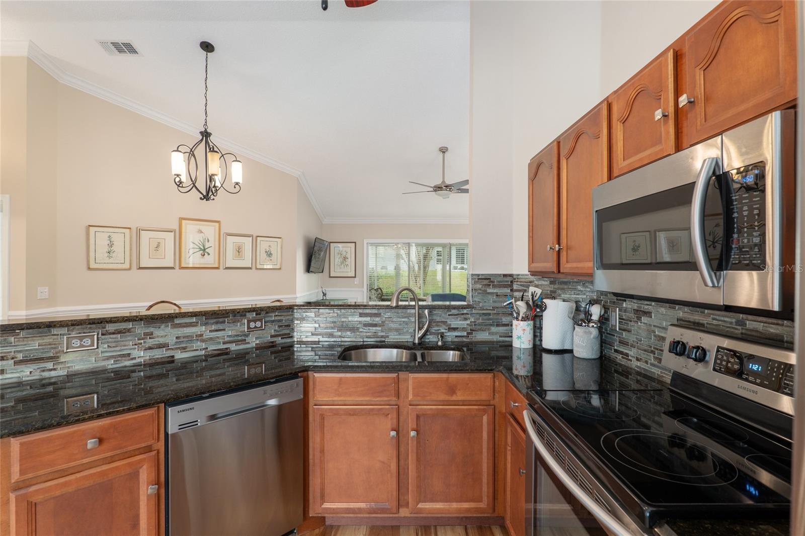 Image 24 of 79 For 2318 50th Avenue