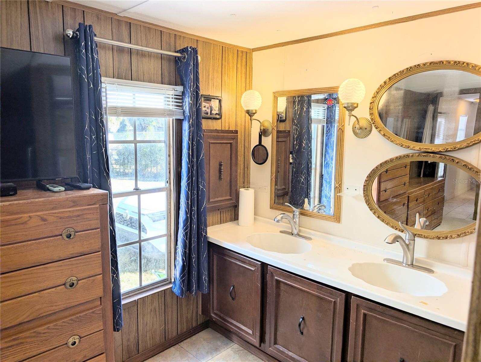 Image 20 of 32 For 3990 Bluewater Drive