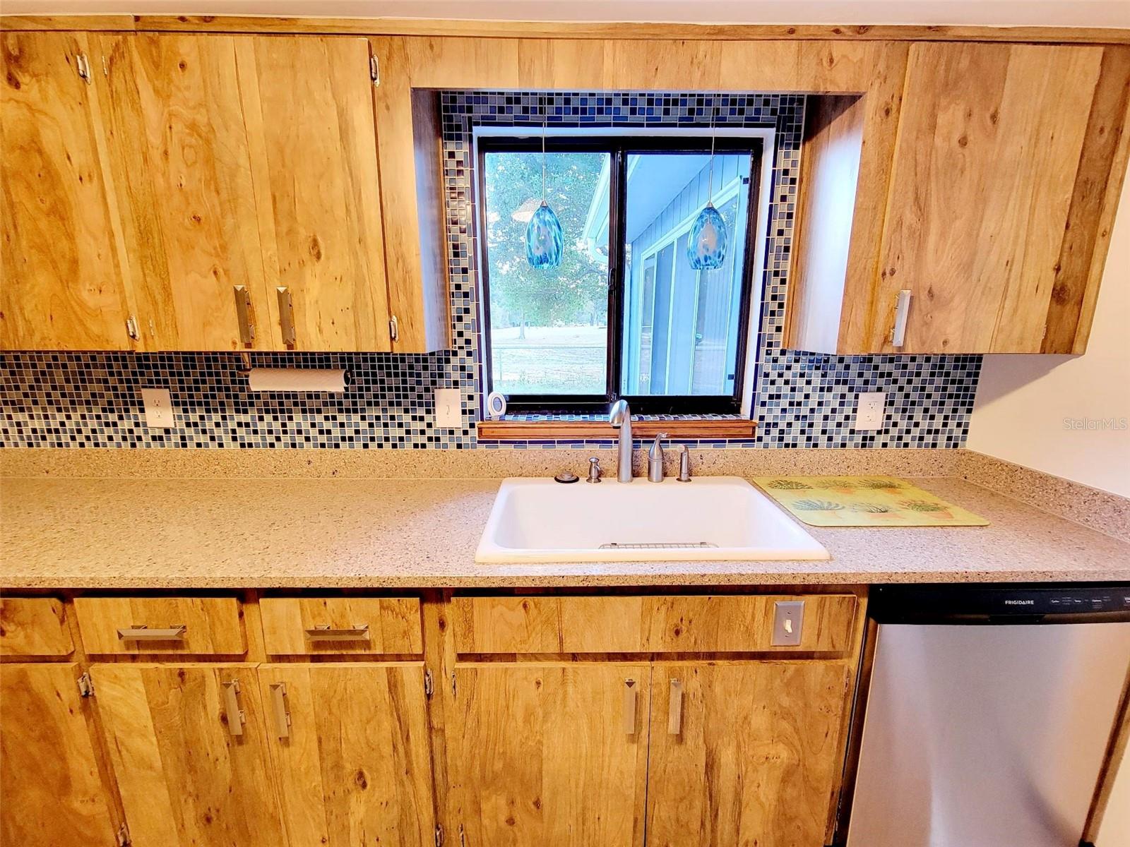 Image 6 of 17 For 9760 101st Lane