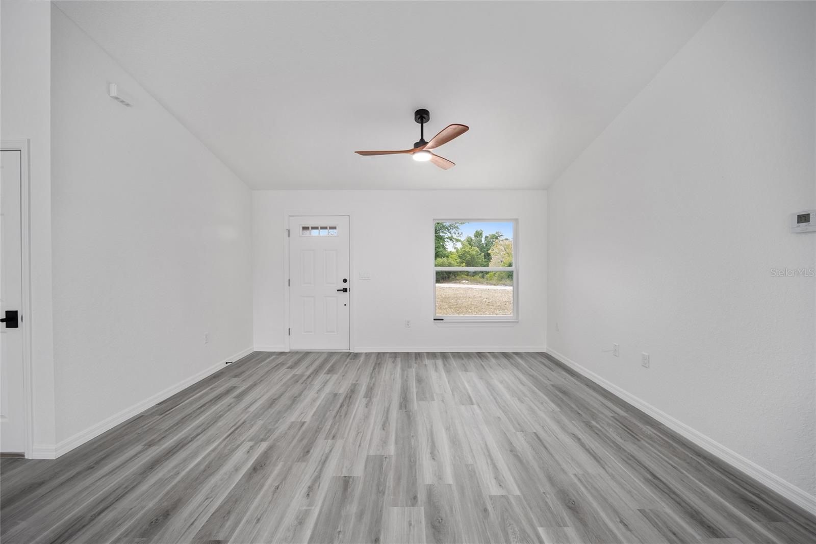 Image 11 of 35 For 22085 Anchor Boulevard