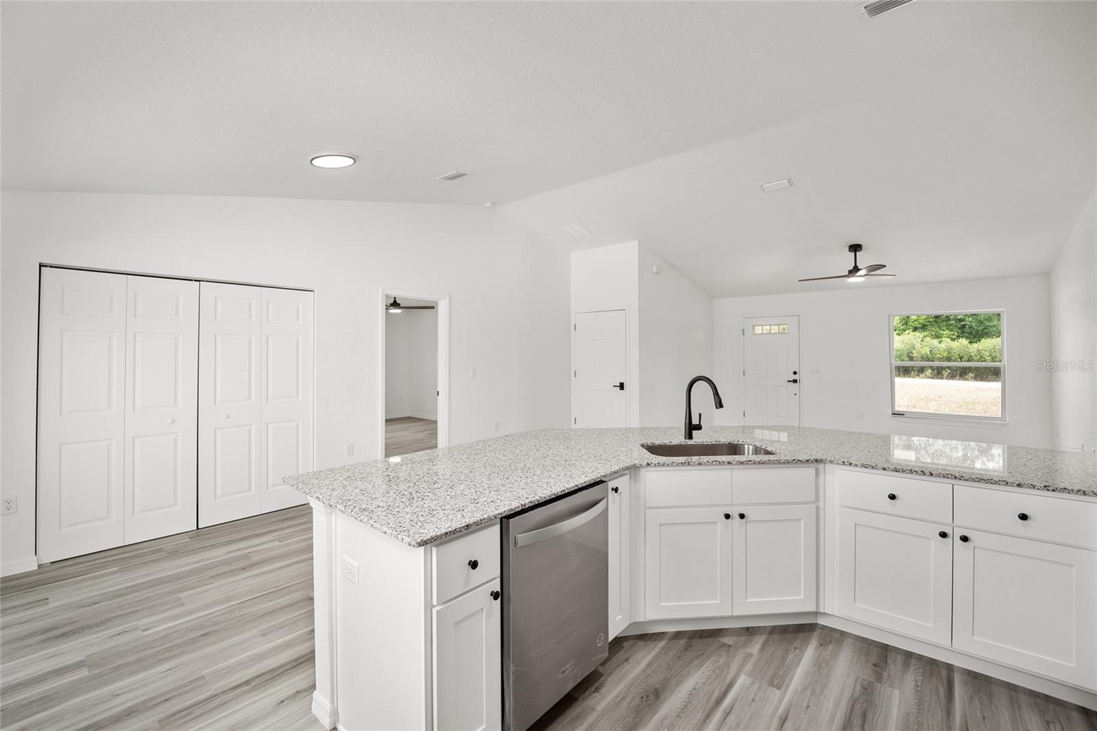 Image 13 of 35 For 22085 Anchor Boulevard