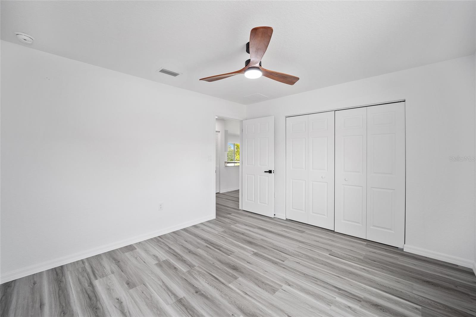 Image 19 of 35 For 22085 Anchor Boulevard