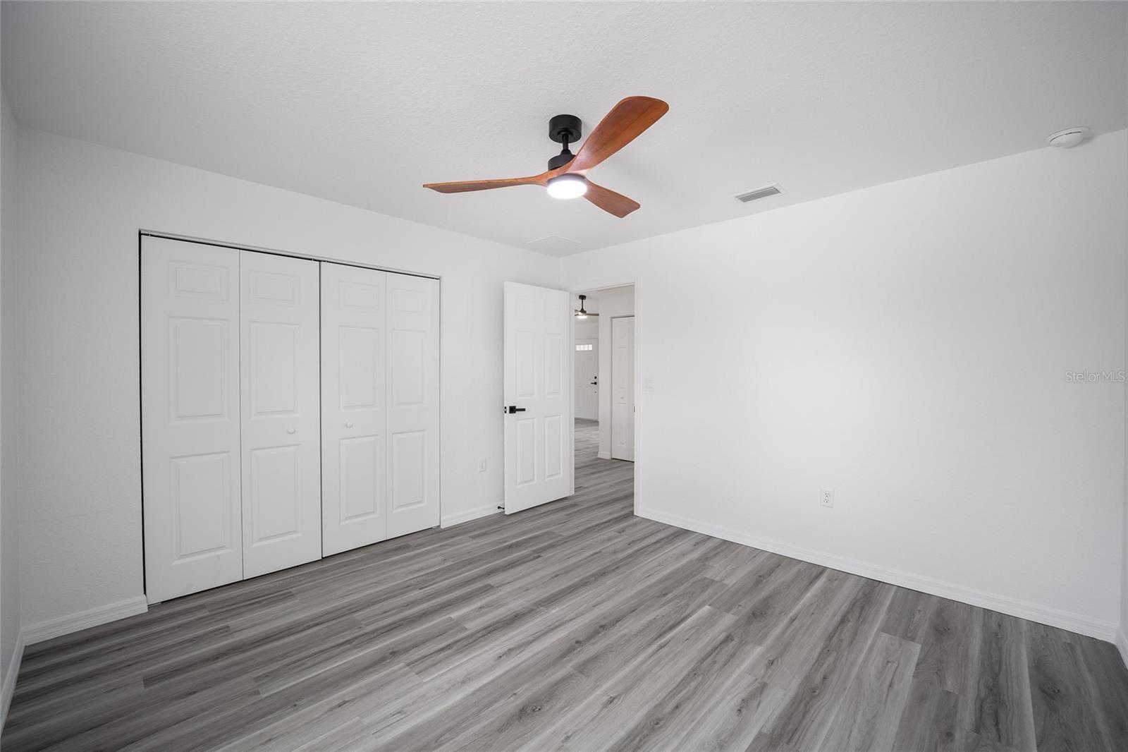 Image 22 of 35 For 22085 Anchor Boulevard