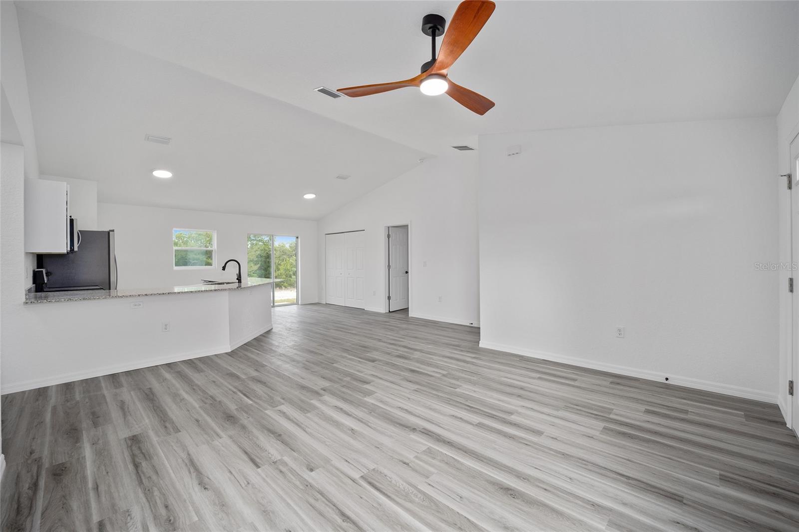 Image 9 of 35 For 22085 Anchor Boulevard