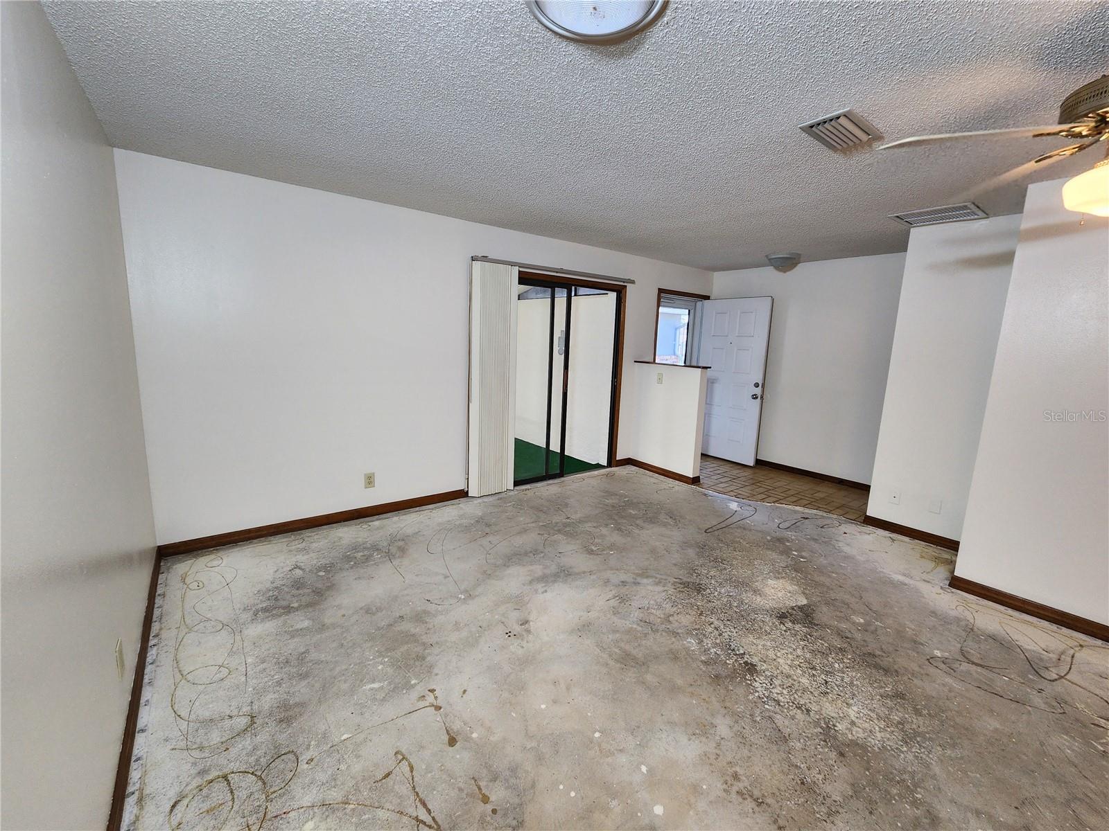 Image 7 of 40 For 3800 Silver Springs Boulevard 8