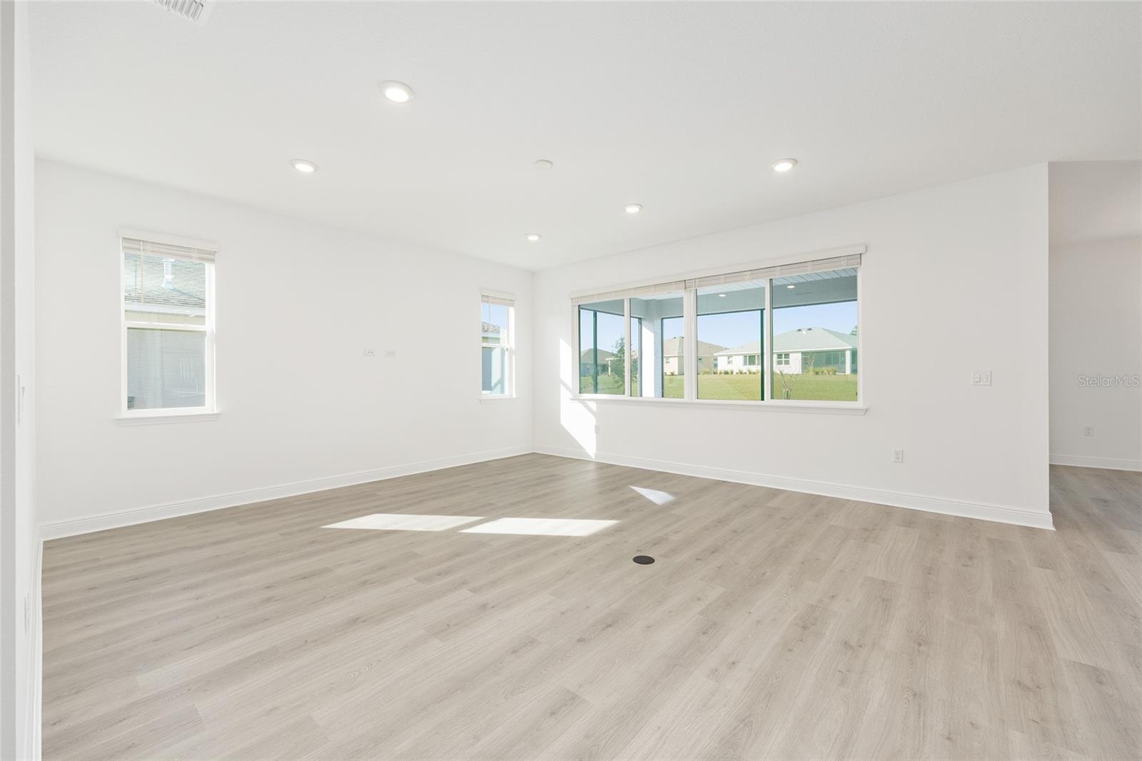 Image 10 of 39 For 10055 106th Circle