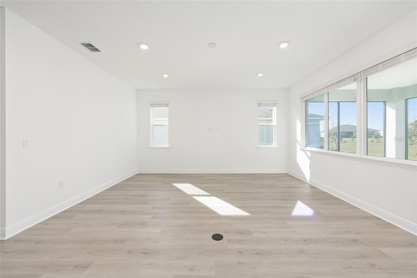 Image 11 of 39 For 10055 106th Circle