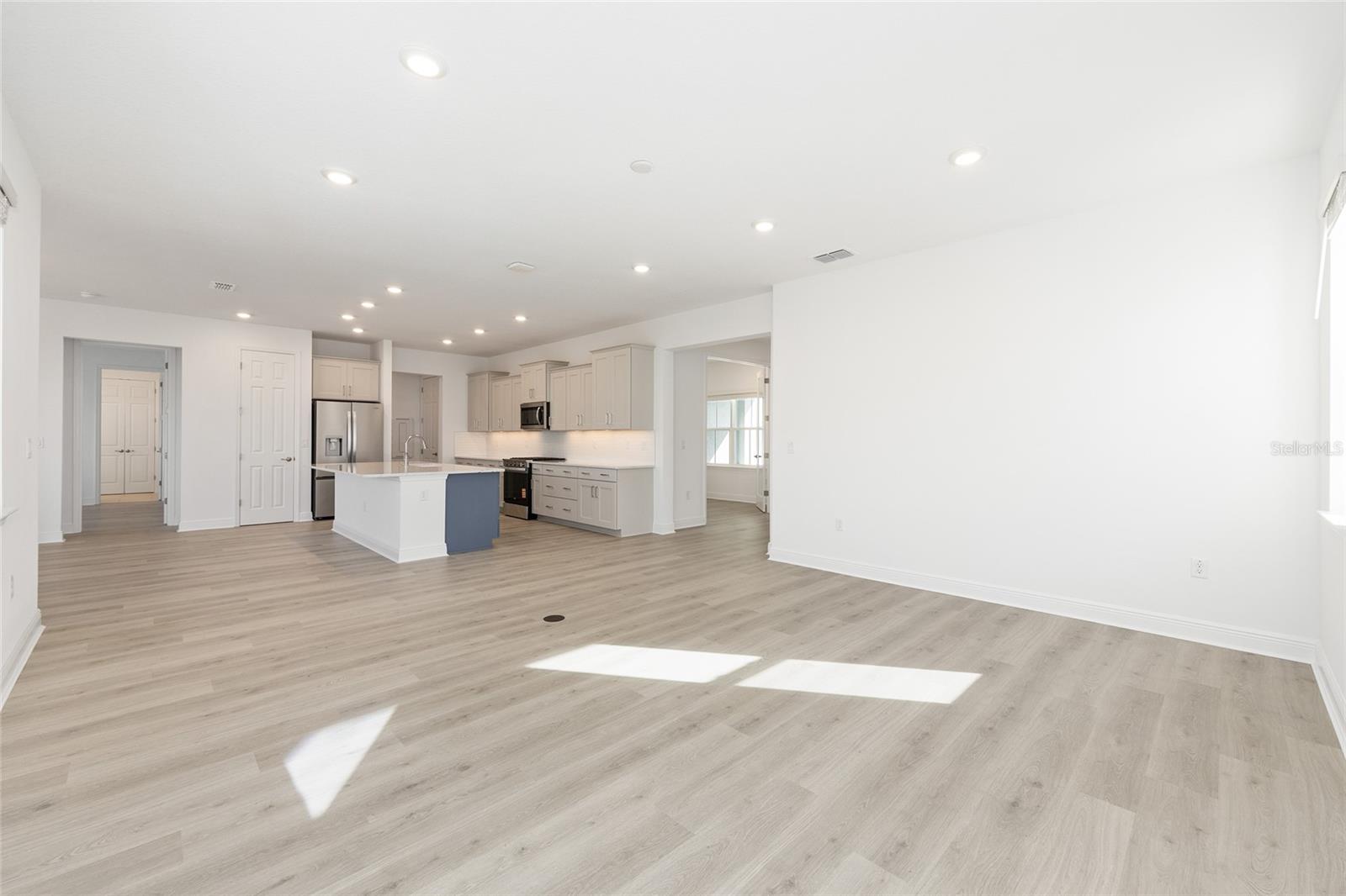 Image 12 of 39 For 10055 106th Circle