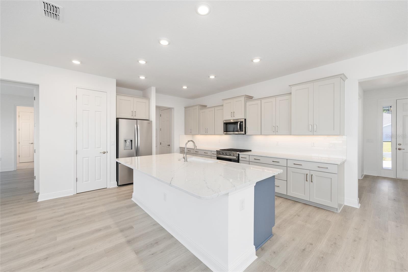 Image 17 of 39 For 10055 106th Circle