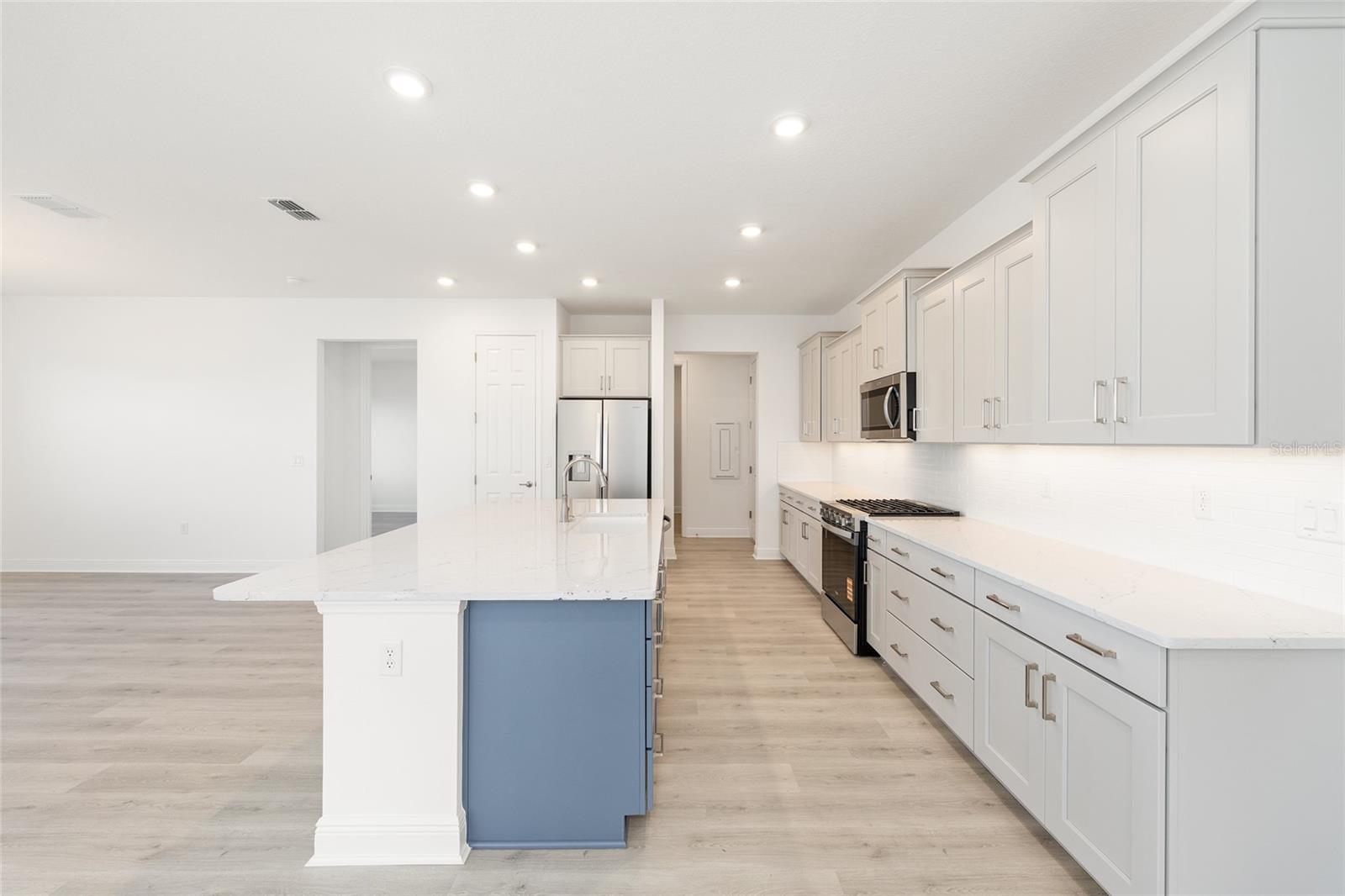 Image 18 of 39 For 10055 106th Circle