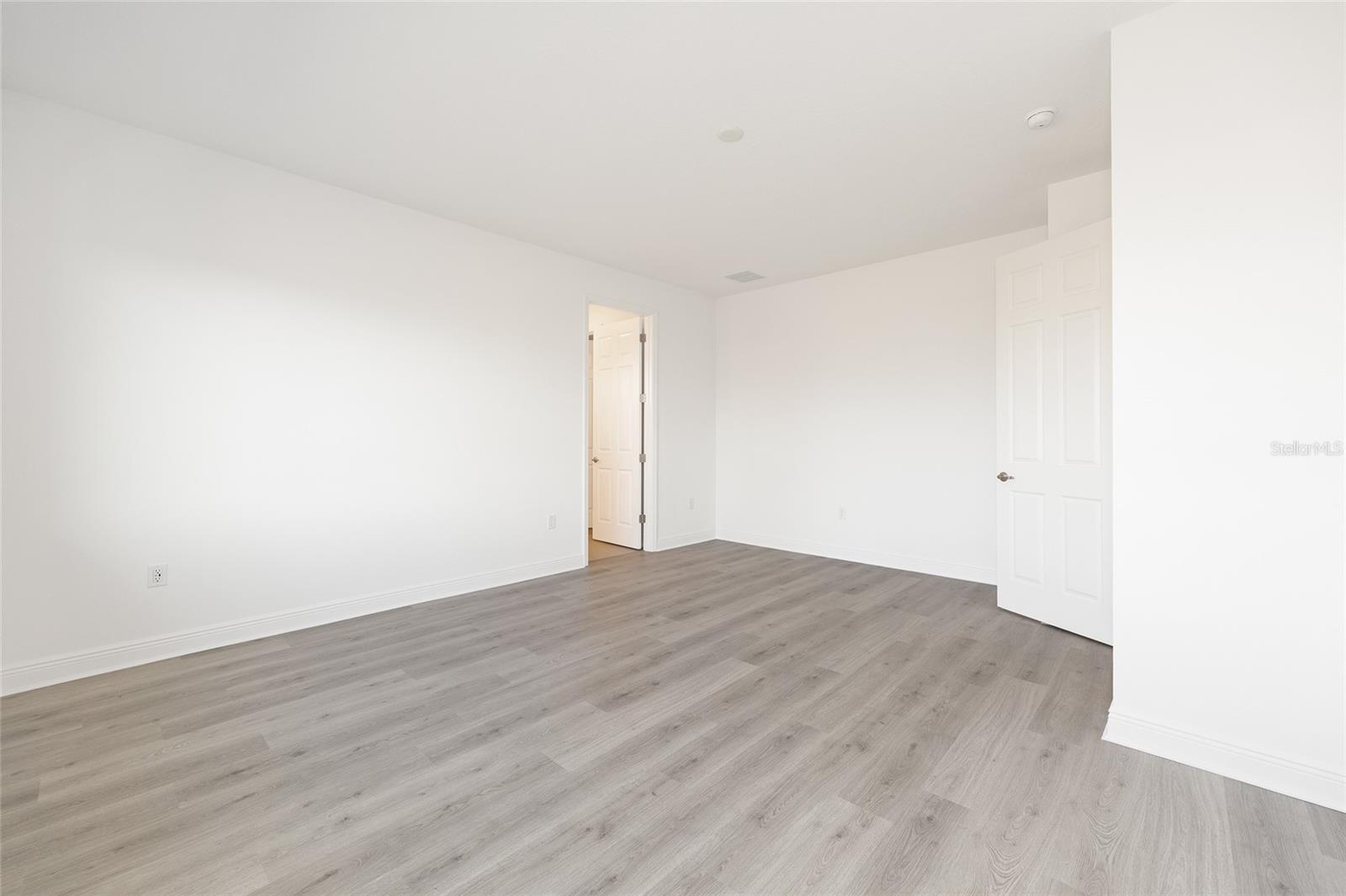 Image 21 of 39 For 10055 106th Circle