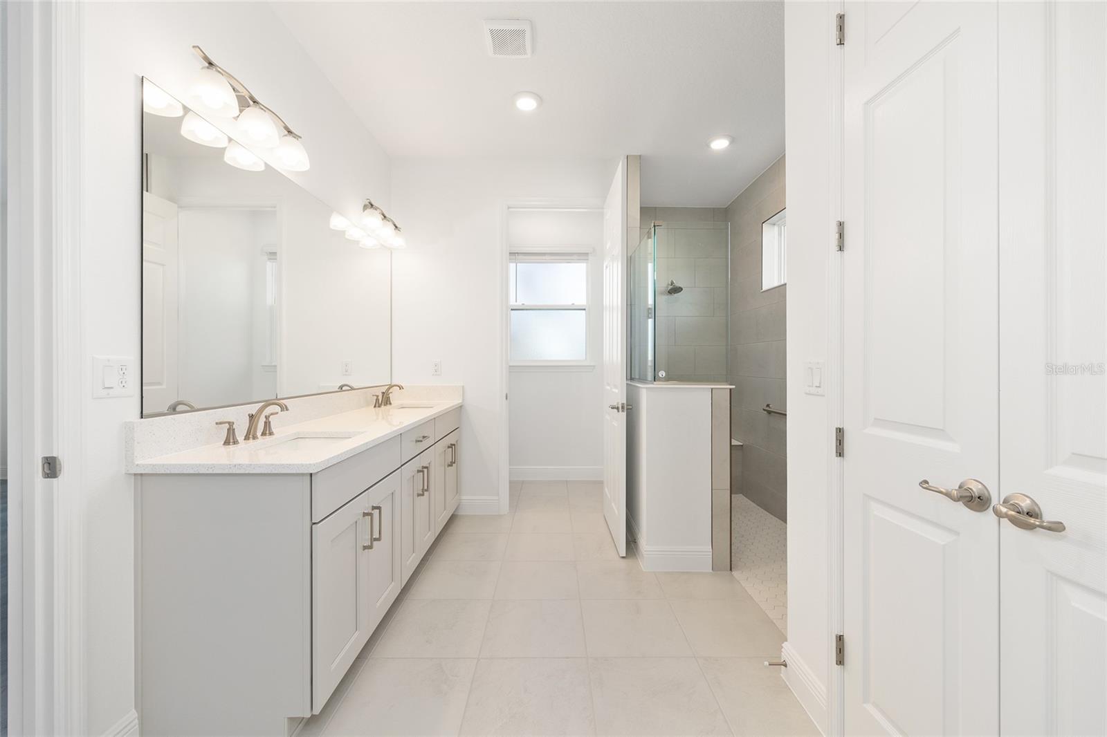 Image 24 of 39 For 10055 106th Circle