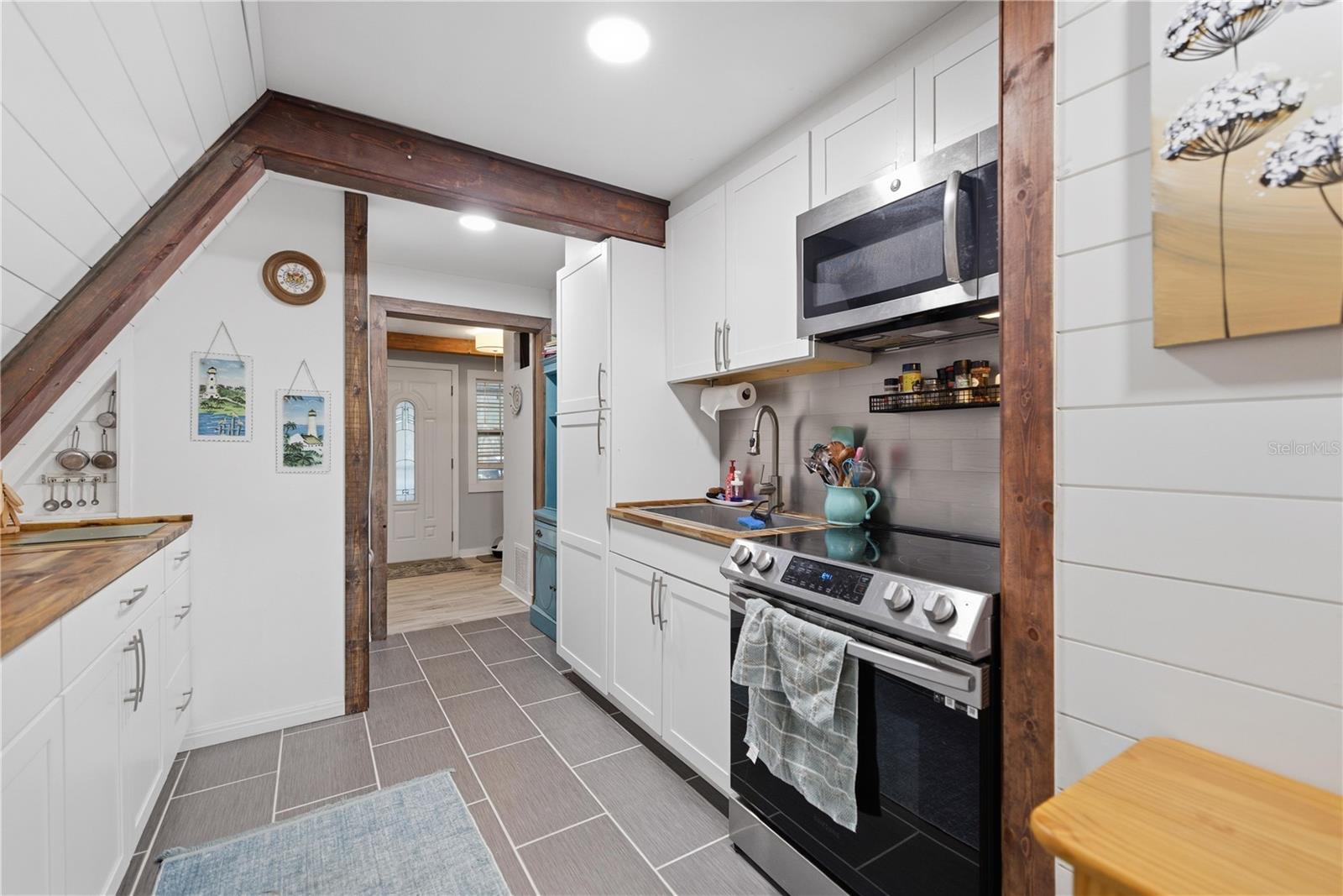 Image 6 of 47 For 118 Driftwood Lane