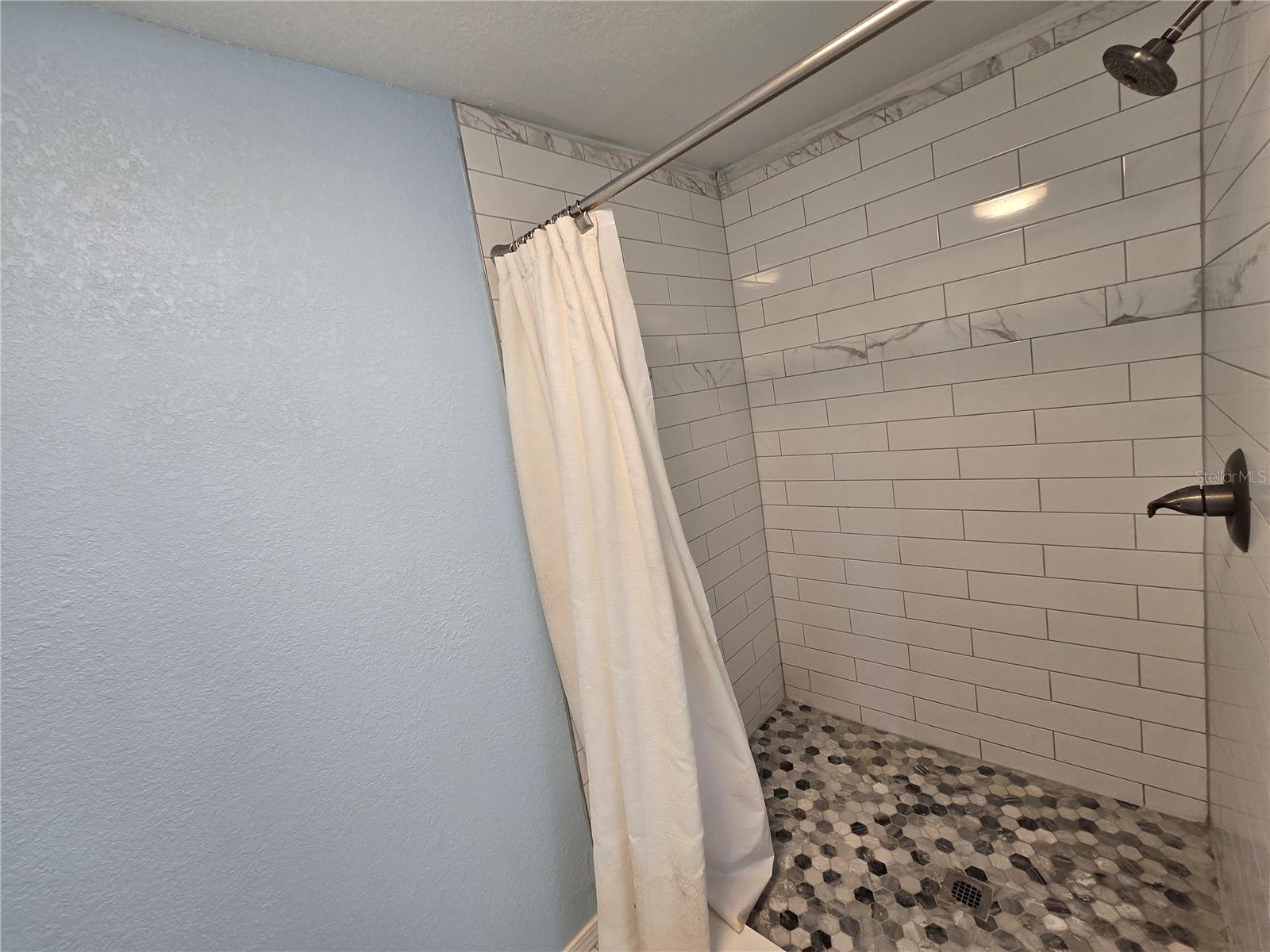 Image 34 of 41 For 2346 Cr 401  