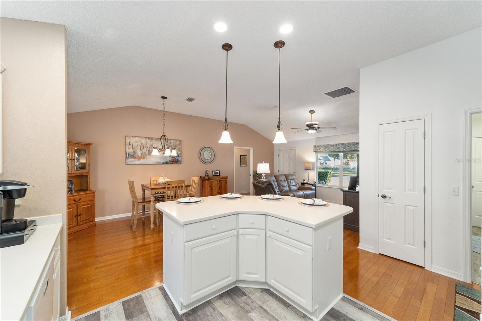 Image 18 of 46 For 3001 Egerton Place