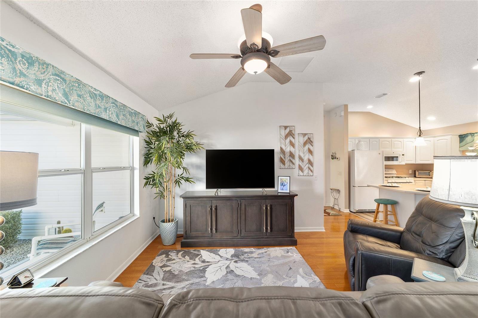 Image 8 of 46 For 3001 Egerton Place