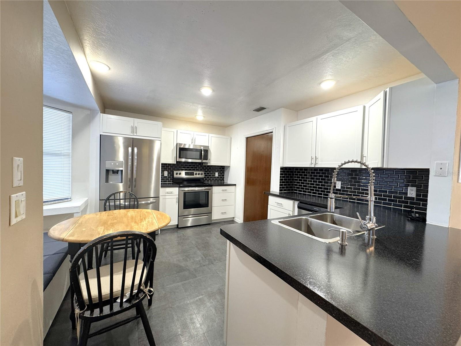 Image 5 of 18 For 1514 Poe Street