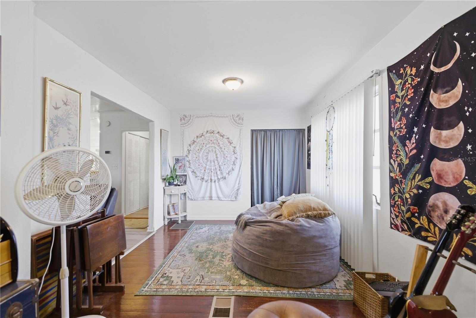 Image 10 of 24 For 872 Lake Shore Terrace