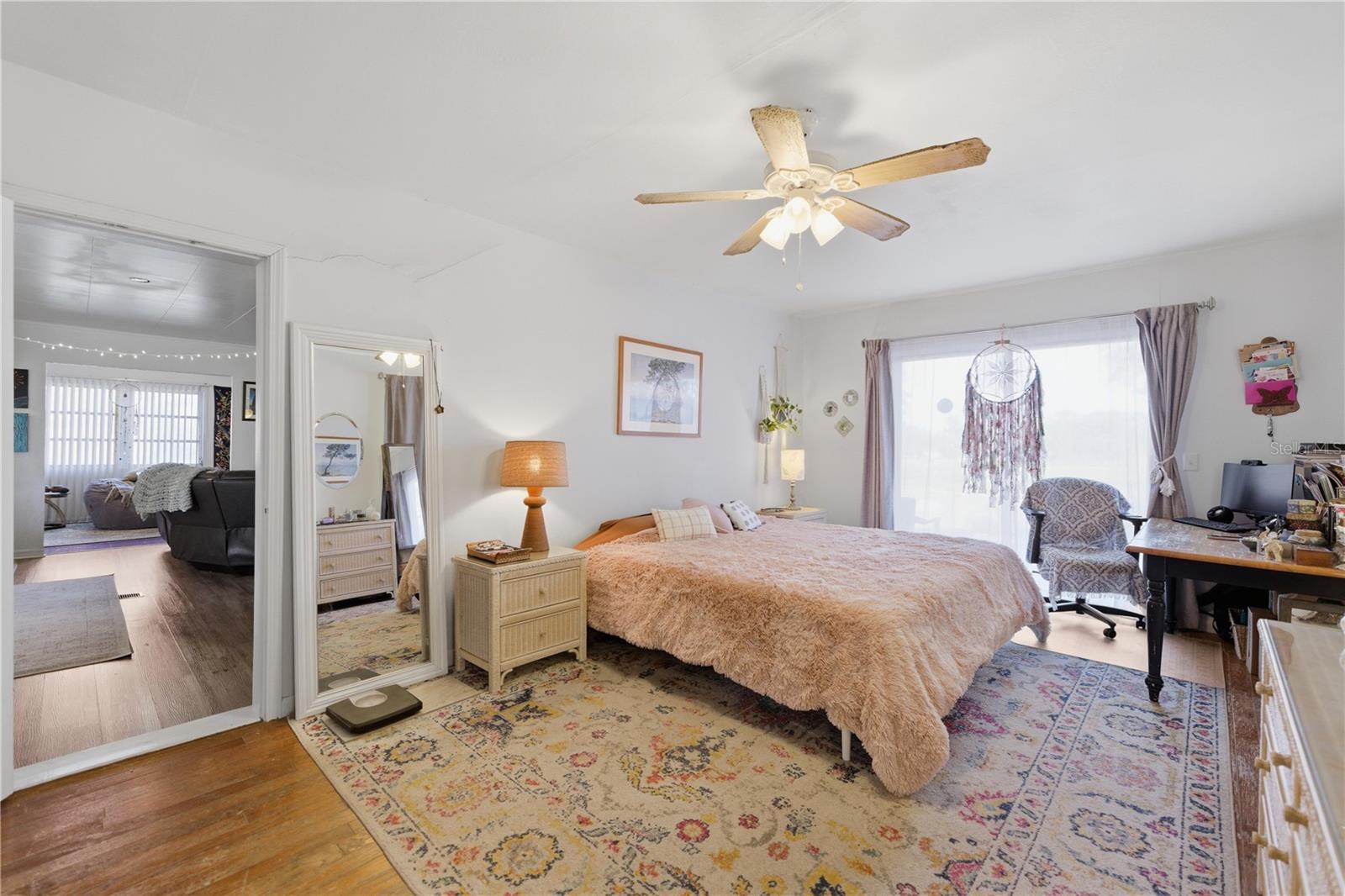 Image 12 of 24 For 872 Lake Shore Terrace