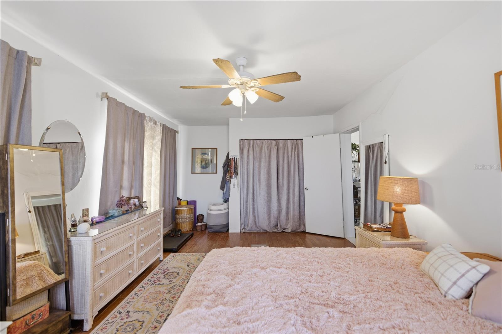 Image 13 of 24 For 872 Lake Shore Terrace