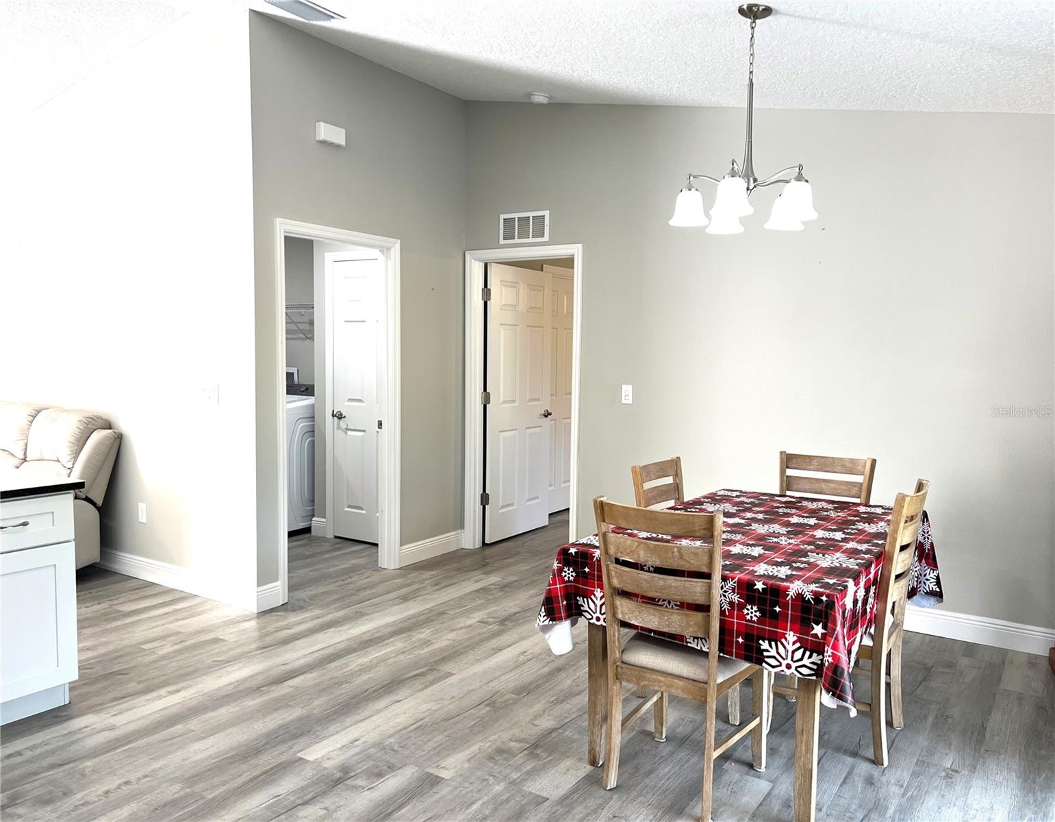 Image 10 of 31 For 3637 Wilhelm Street