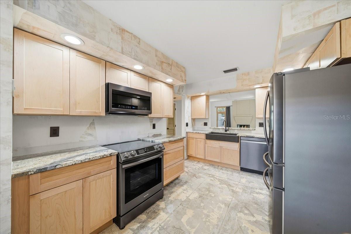 Image 11 of 61 For 1733 27th Loop