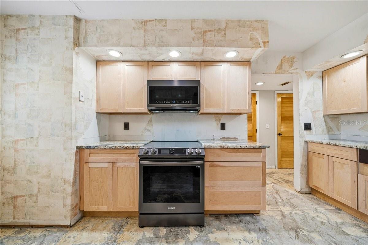 Image 13 of 61 For 1733 27th Loop