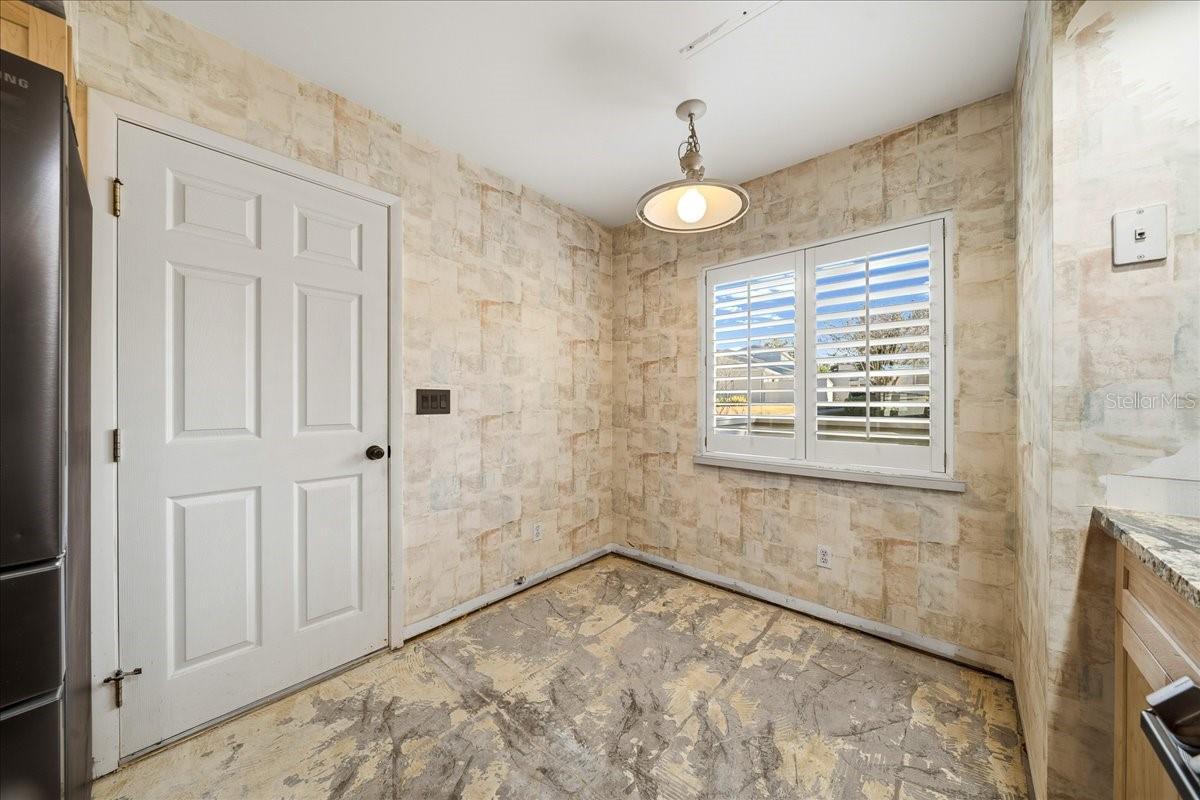 Image 15 of 61 For 1733 27th Loop