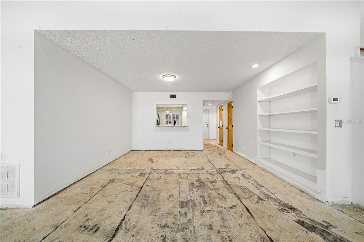 Image 20 of 61 For 1733 27th Loop