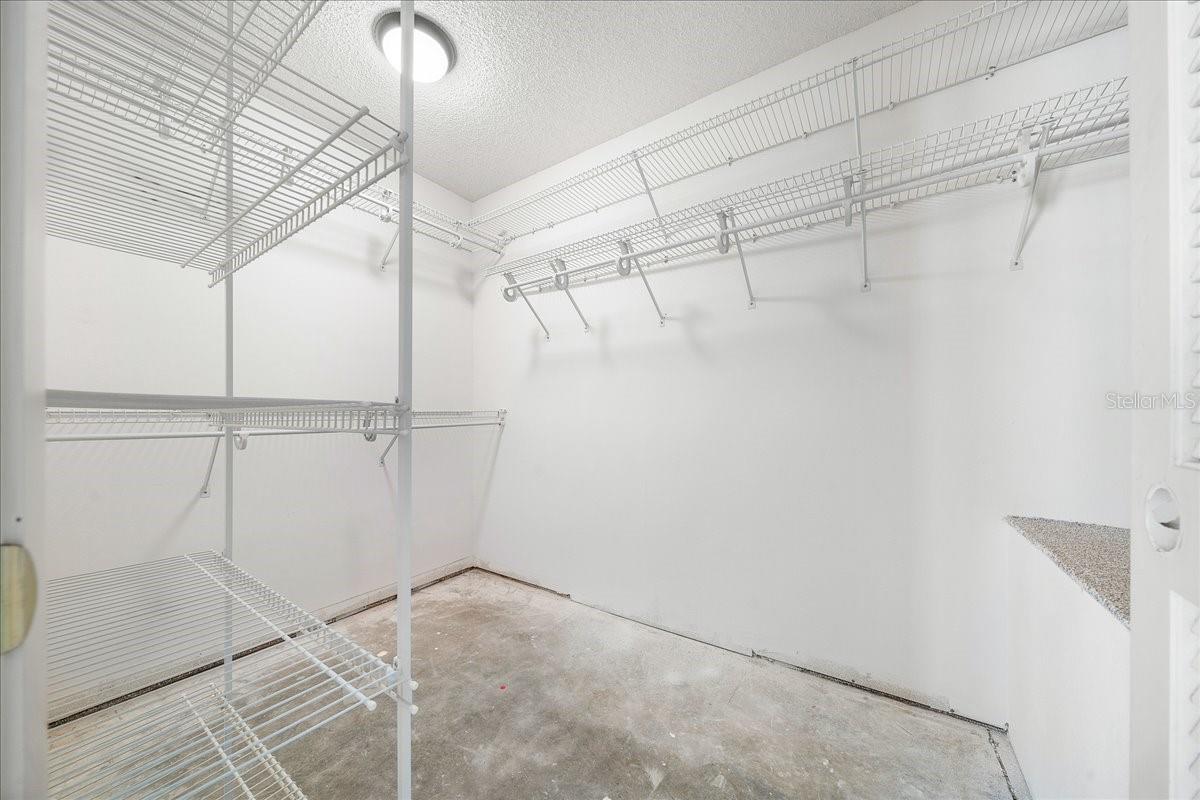 Image 27 of 61 For 1733 27th Loop