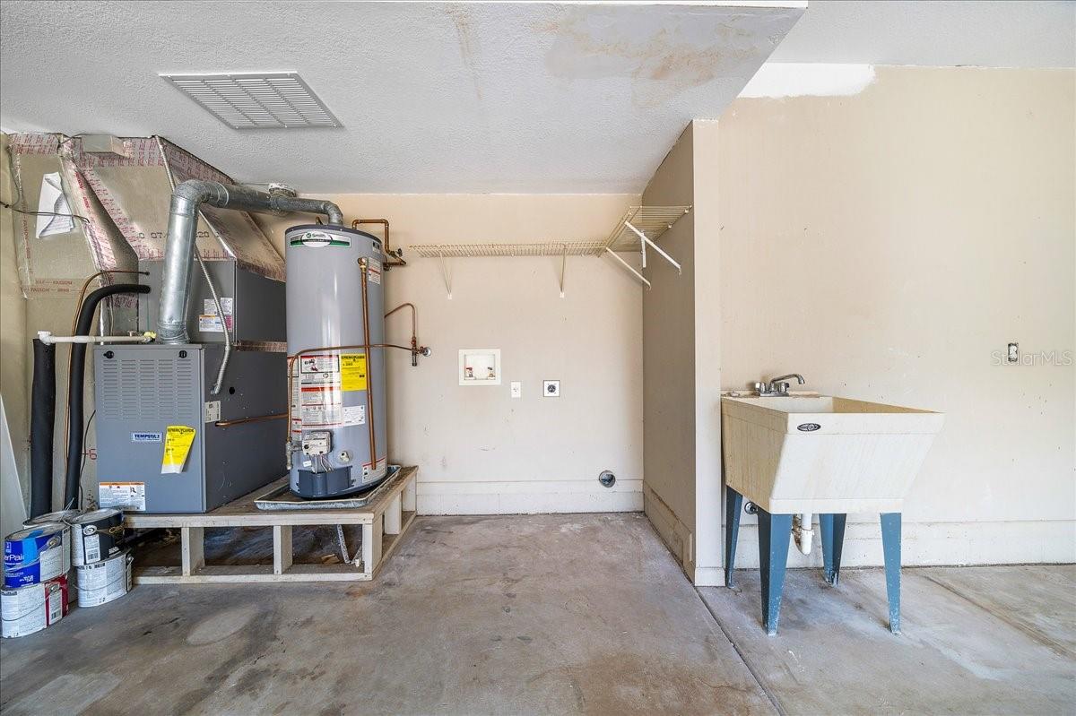 Image 46 of 61 For 1733 27th Loop