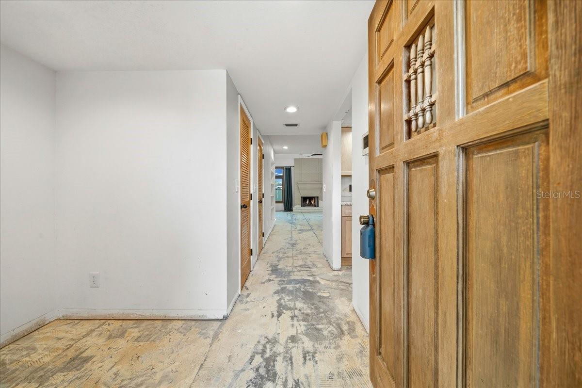 Image 6 of 61 For 1733 27th Loop