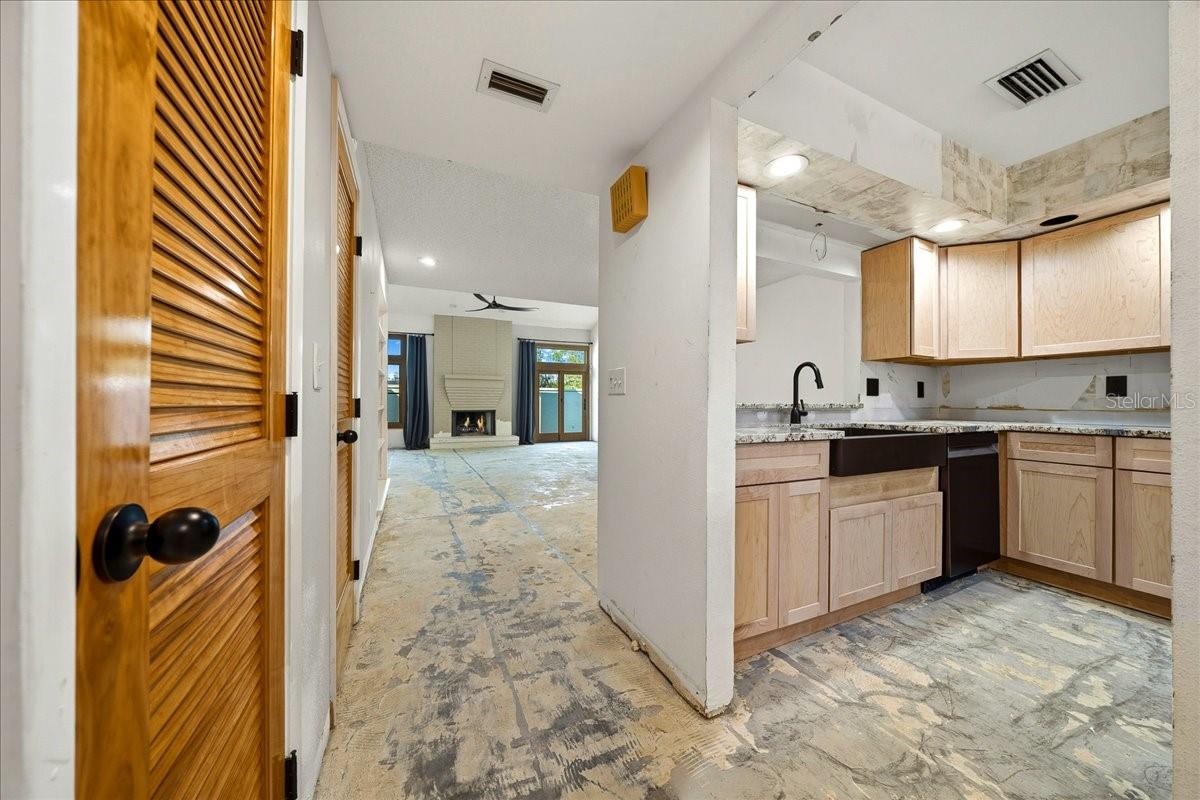 Image 9 of 61 For 1733 27th Loop