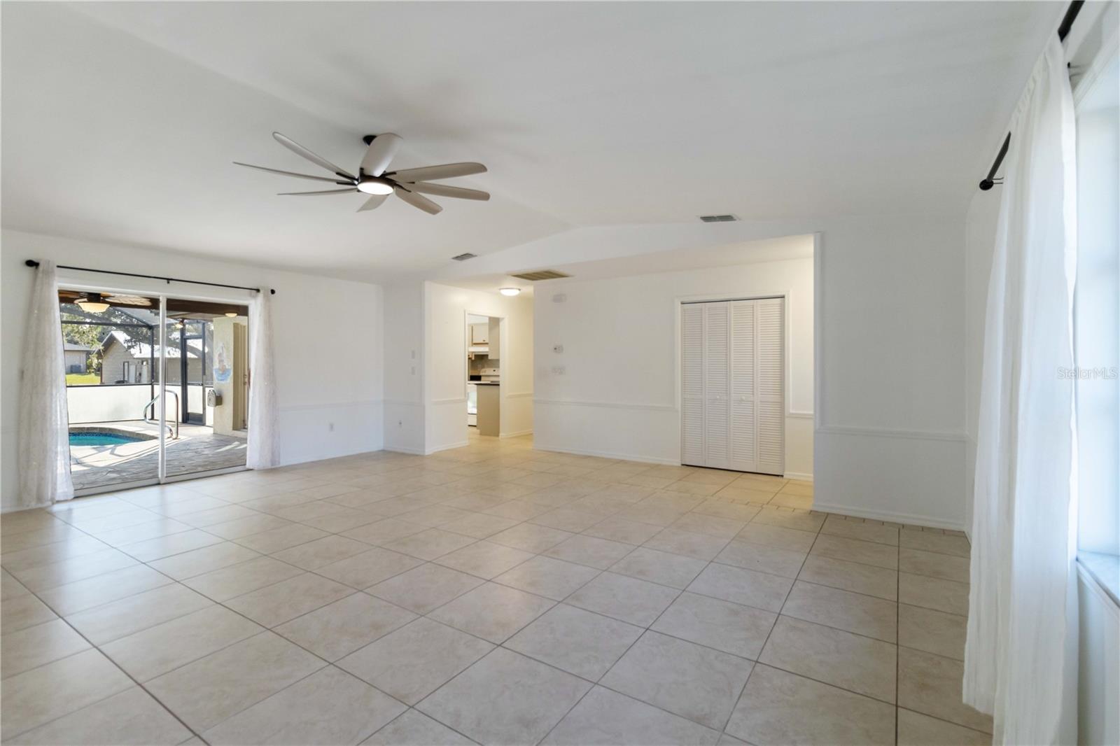 Image 10 of 46 For 22285 Walton Avenue