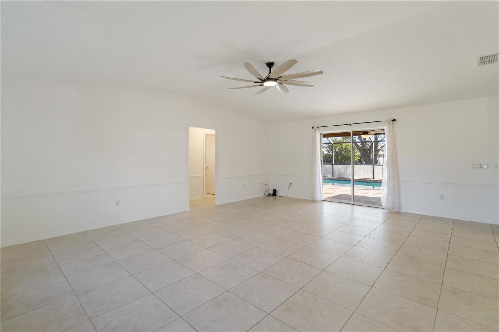 Image 11 of 46 For 22285 Walton Avenue