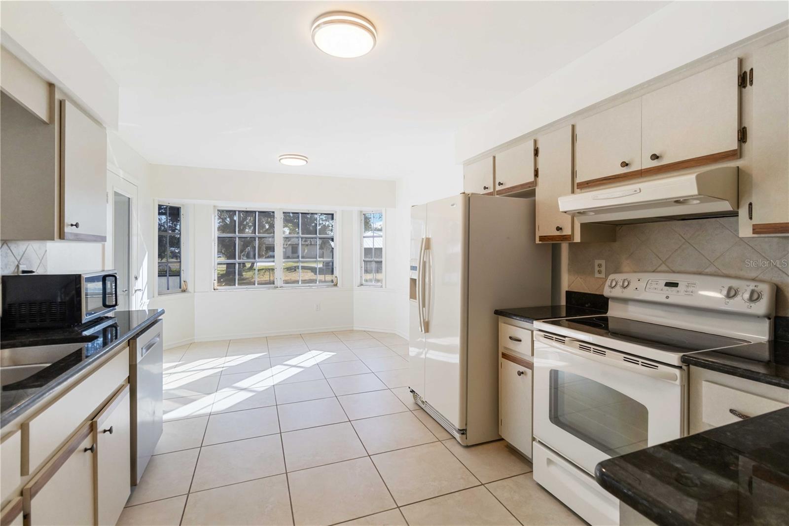 Image 12 of 46 For 22285 Walton Avenue