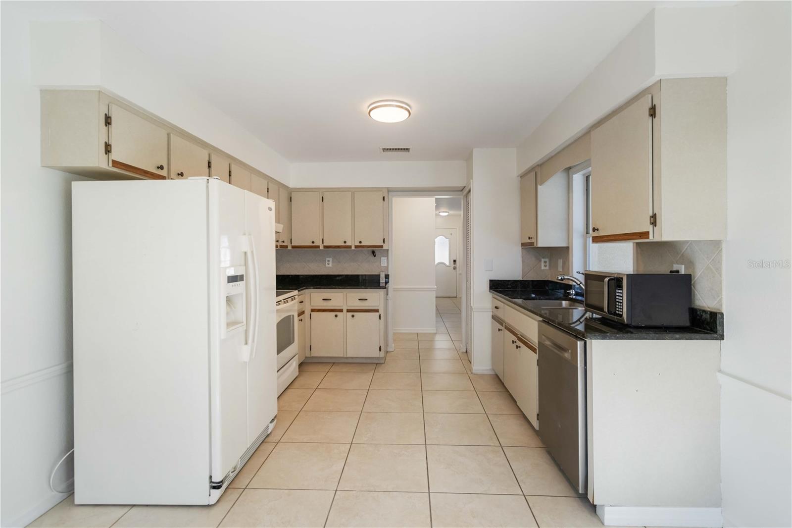 Image 13 of 46 For 22285 Walton Avenue