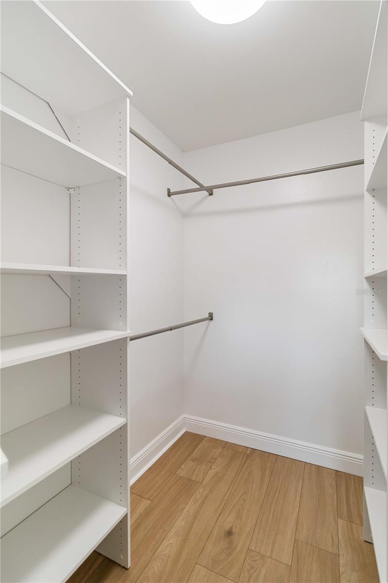 Image 21 of 46 For 22285 Walton Avenue