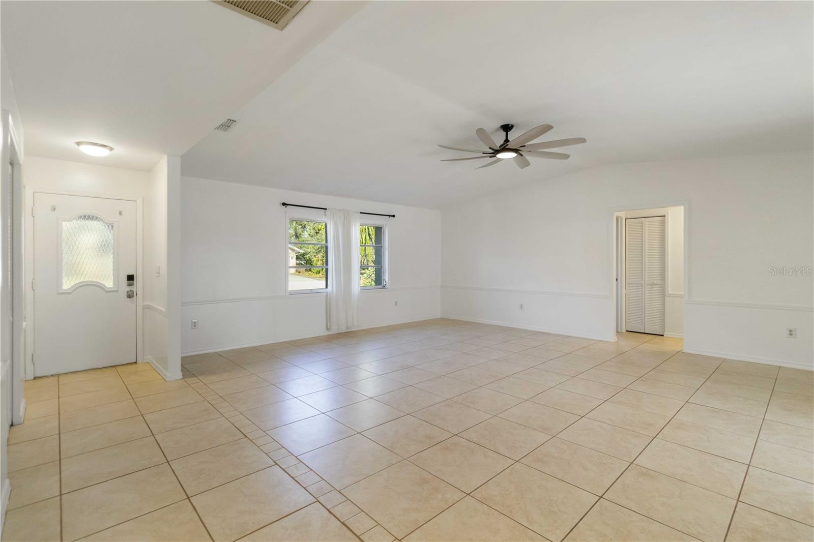 Image 6 of 46 For 22285 Walton Avenue