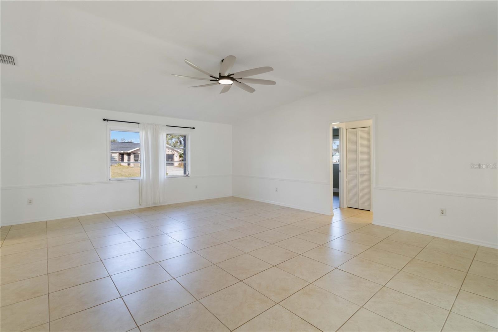 Image 7 of 46 For 22285 Walton Avenue