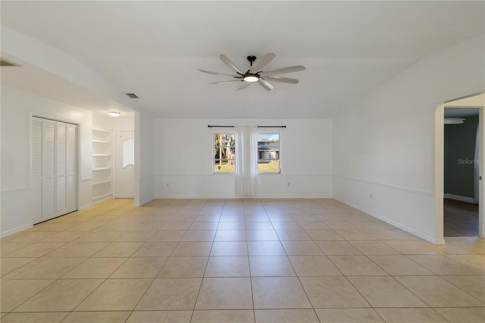 Image 8 of 46 For 22285 Walton Avenue