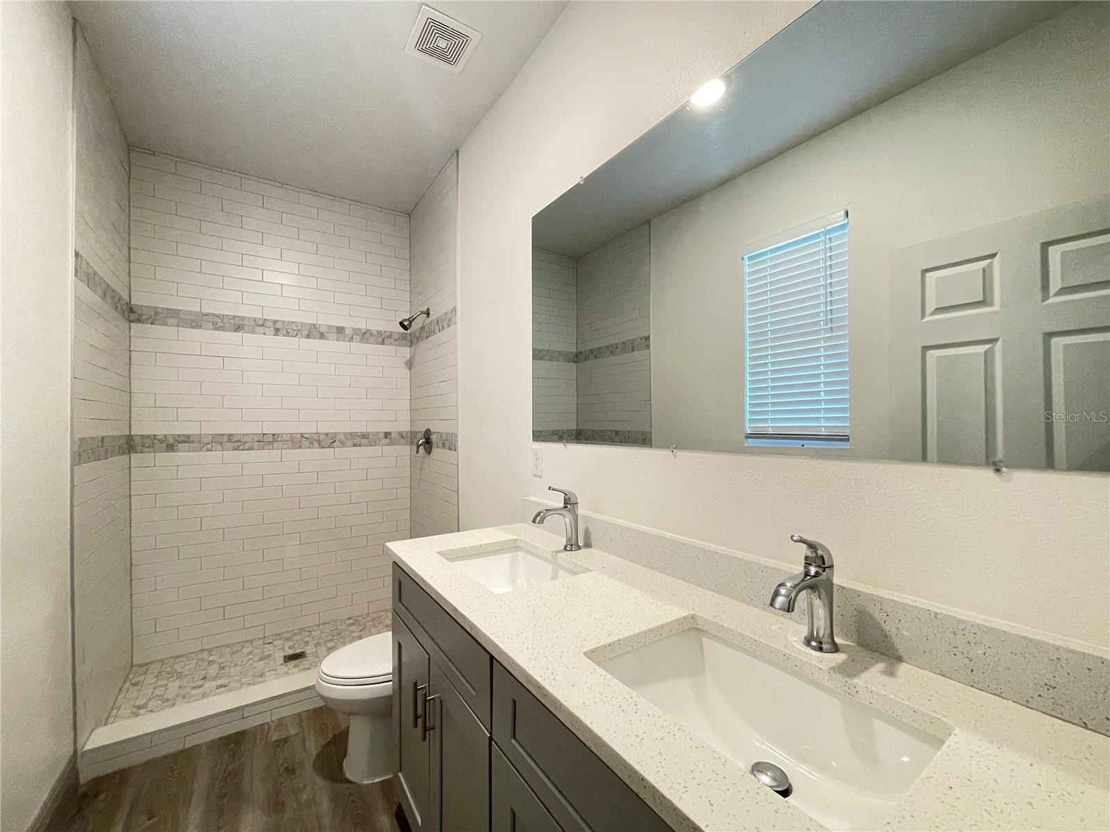 Image 14 of 25 For 10 Guava Lane Course