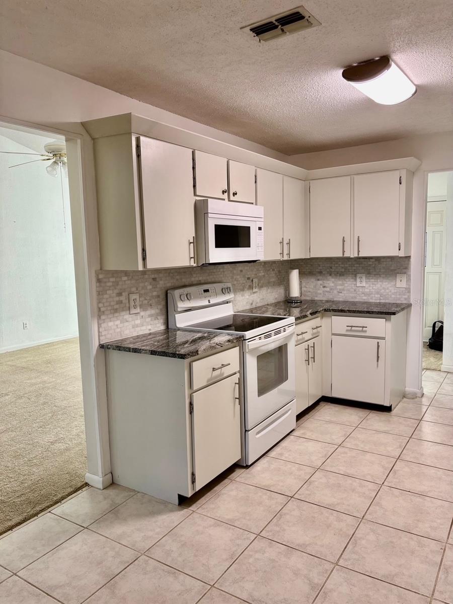 Image 12 of 53 For 21425 Plantation Street