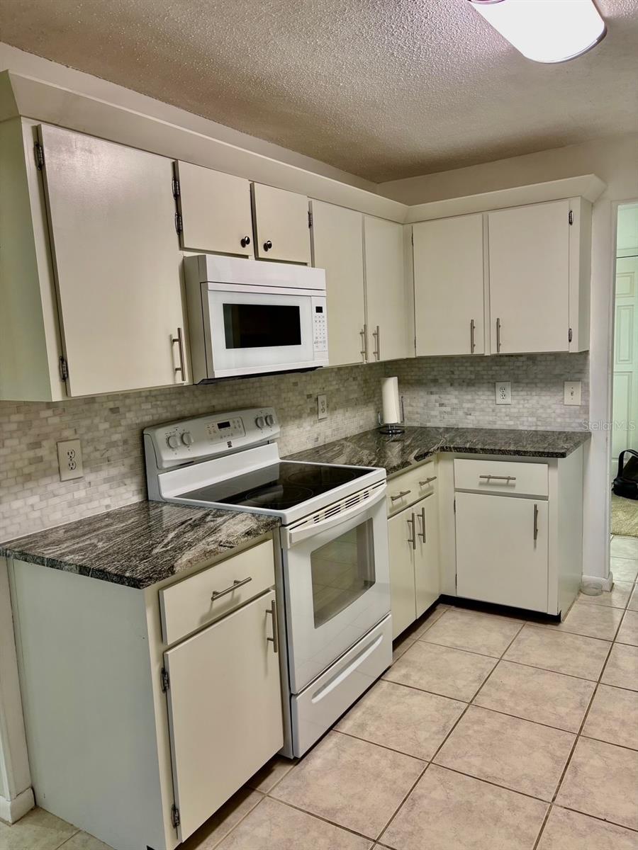 Image 13 of 53 For 21425 Plantation Street