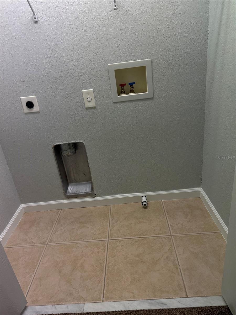 Image 21 of 24 For 4895 Sw 45th St