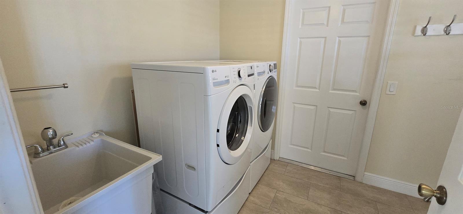 Image 5 of 18 For 2125 Barbosa Court