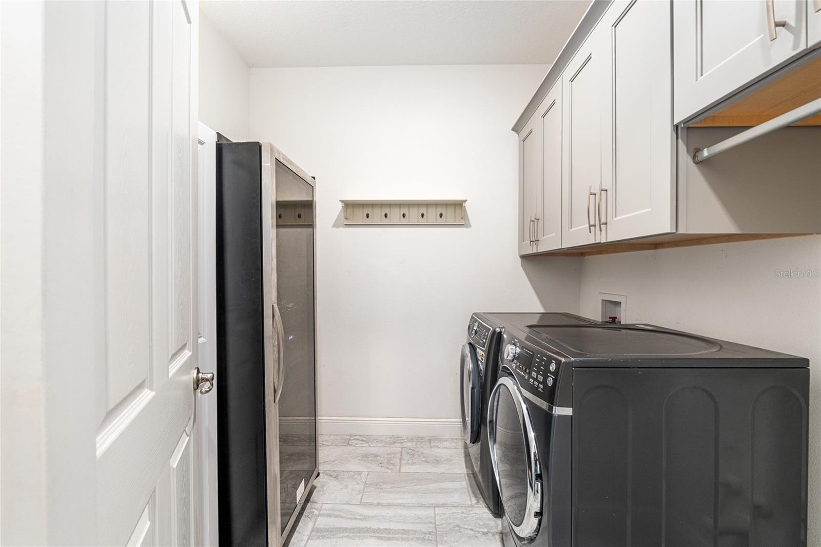 Image 19 of 43 For 9077 81st Loop