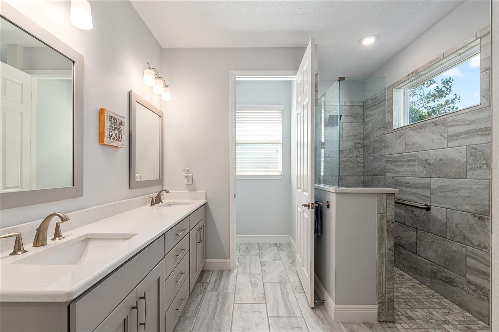 Image 23 of 43 For 9077 81st Loop