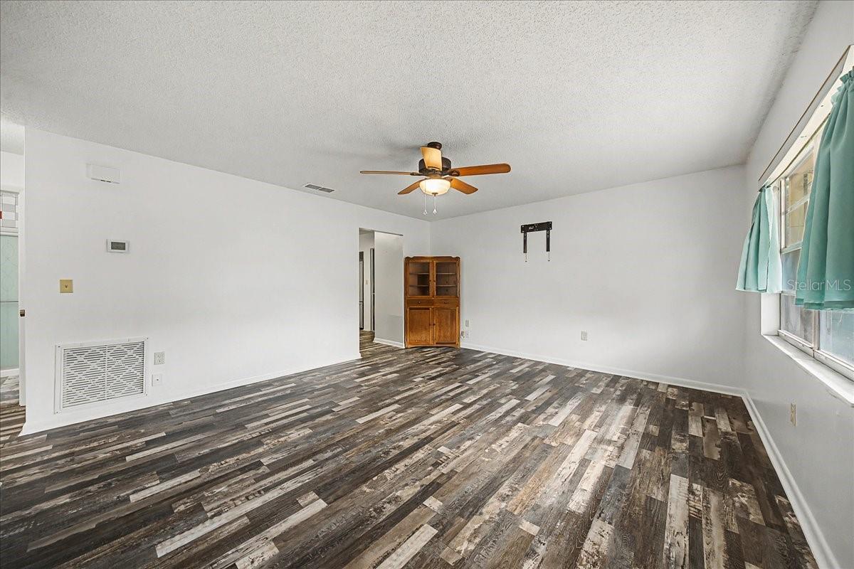 Image 10 of 17 For 415 First Drive